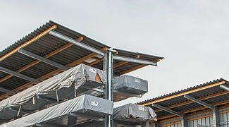 Estante cantilever com telhado
