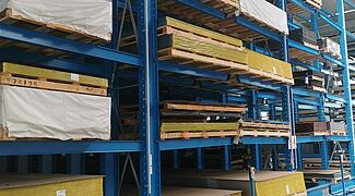 Estantes cantilever móveis