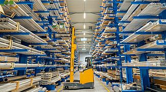 Estantes cantilever para mercadorias longas