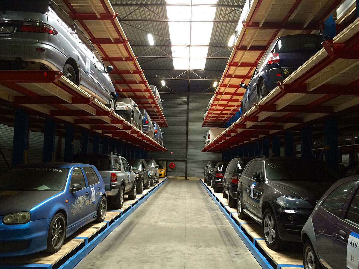 Cantilever racking system for storing cars
